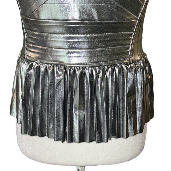 NWT Sincerely Jules Metallic Silver Strapless Halter Pleated Peplum Crop Top - M - Picture 5 of 12